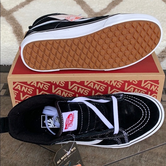 VANS SK8-HI MTE BLACK/TRUE WHITE WMNS - Picture 14 of 16
